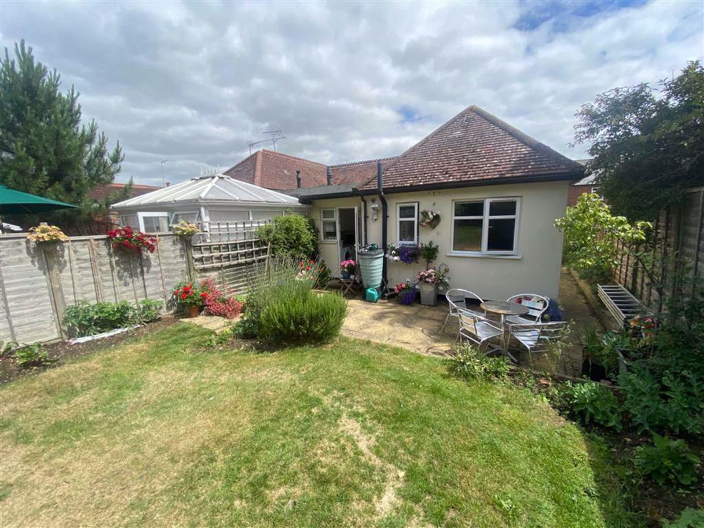 2 bedroom semidetached bungalow for sale in Pondcroft Road, Knebworth, Herts, SG3 , SG3