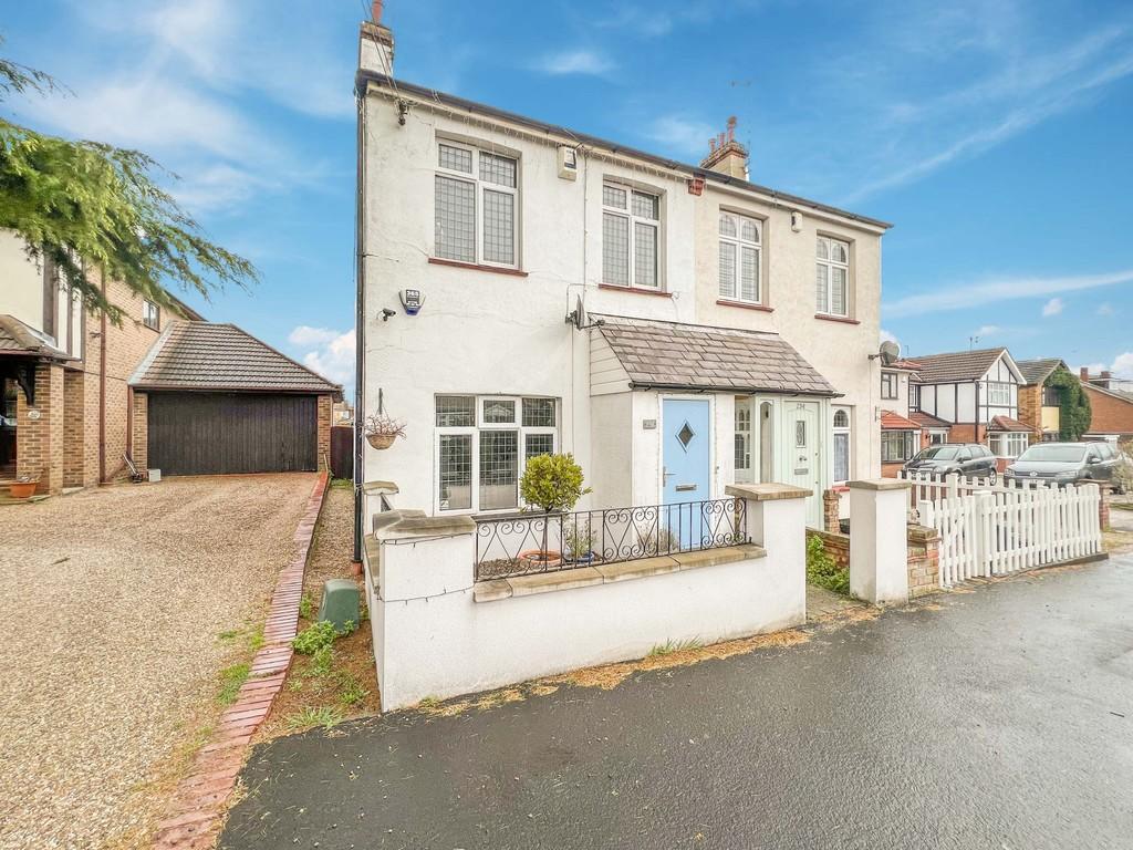 3 bedroom semidetached house for sale in Main Road, Hawkwell, SS5