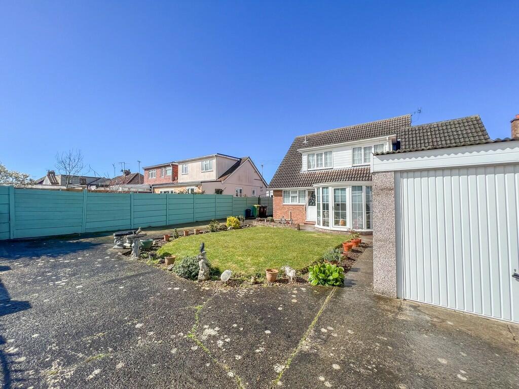 4 bedroom detached house for sale in Ferry Road, Hullbridge, SS5