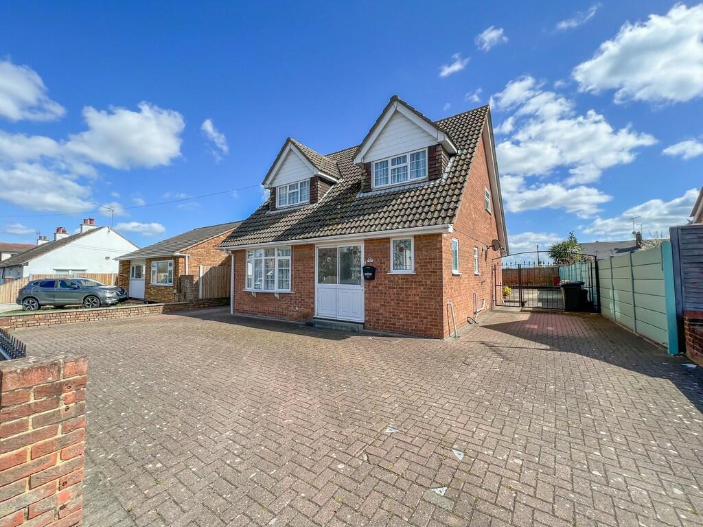 4 bedroom detached house for sale in Ferry Road, Hullbridge, SS5