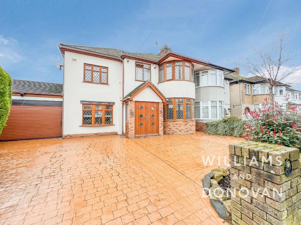 4 bedroom semidetached house for sale in Broadlands Road, Hockley, SS5