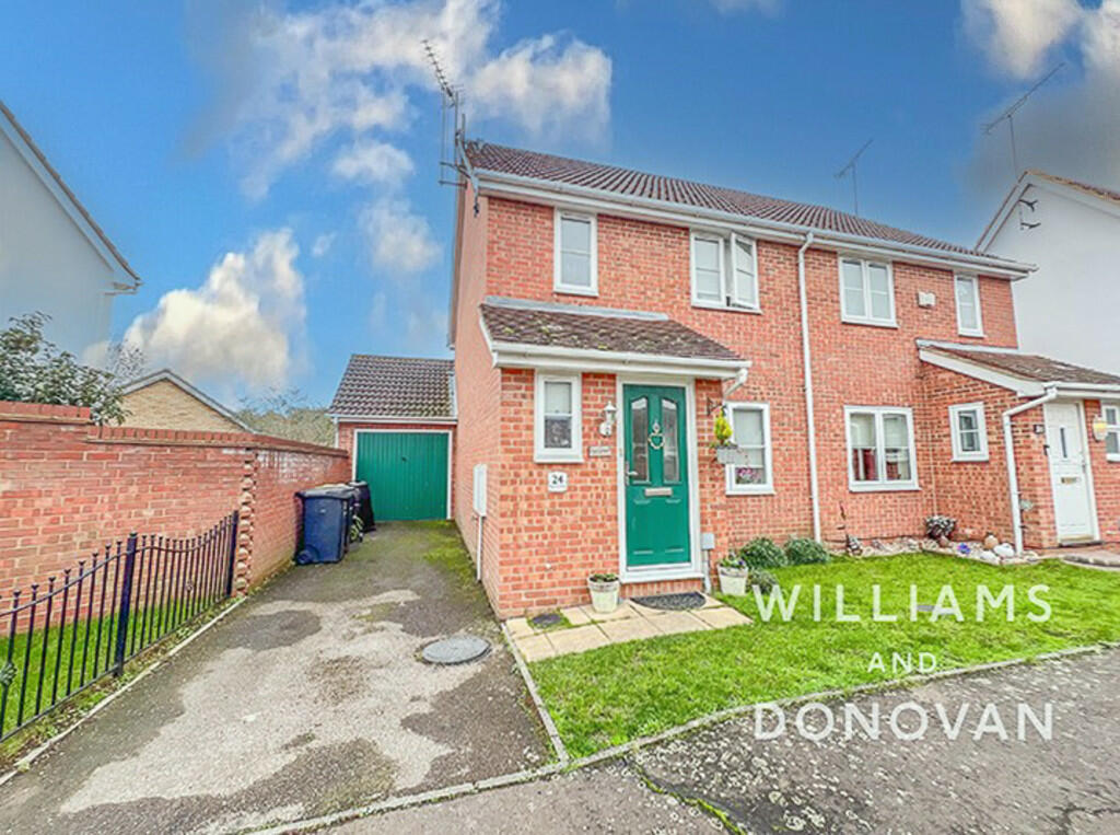 3 bedroom semidetached house for sale in Regency Close, Rochford, SS4