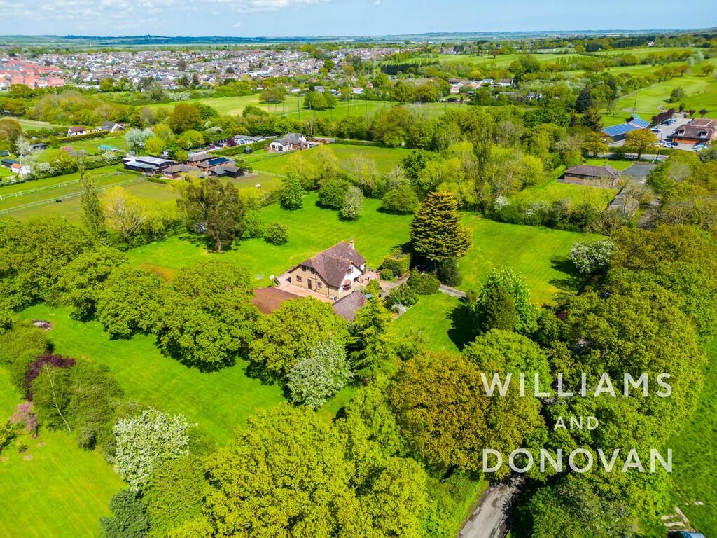 4 bedroom detached house for sale in Montefiore Avenue, Rayleigh, SS6