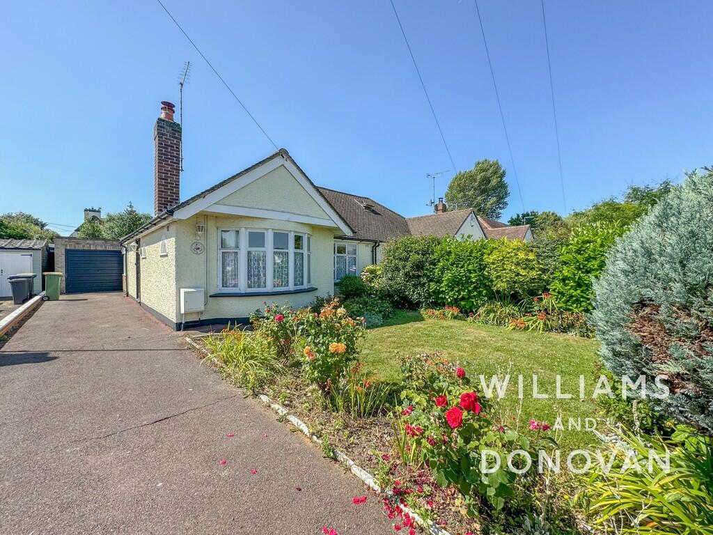 2 bedroom semidetached bungalow for sale in Cornhill Avenue, Hockley, SS5