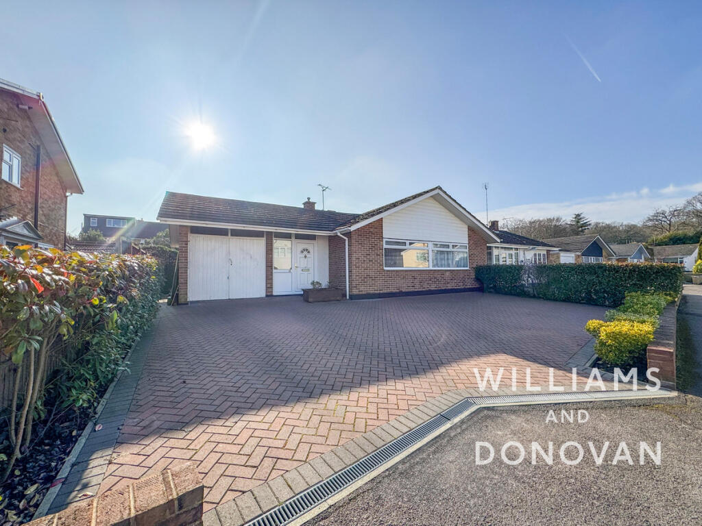 Main image of property: The Spinneys, Hockley, SS5 4