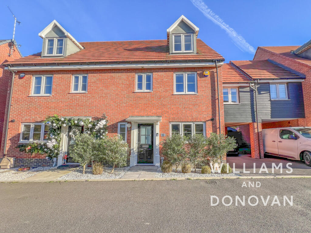 Main image of property: Pond Chase, Hockley, SS5 4