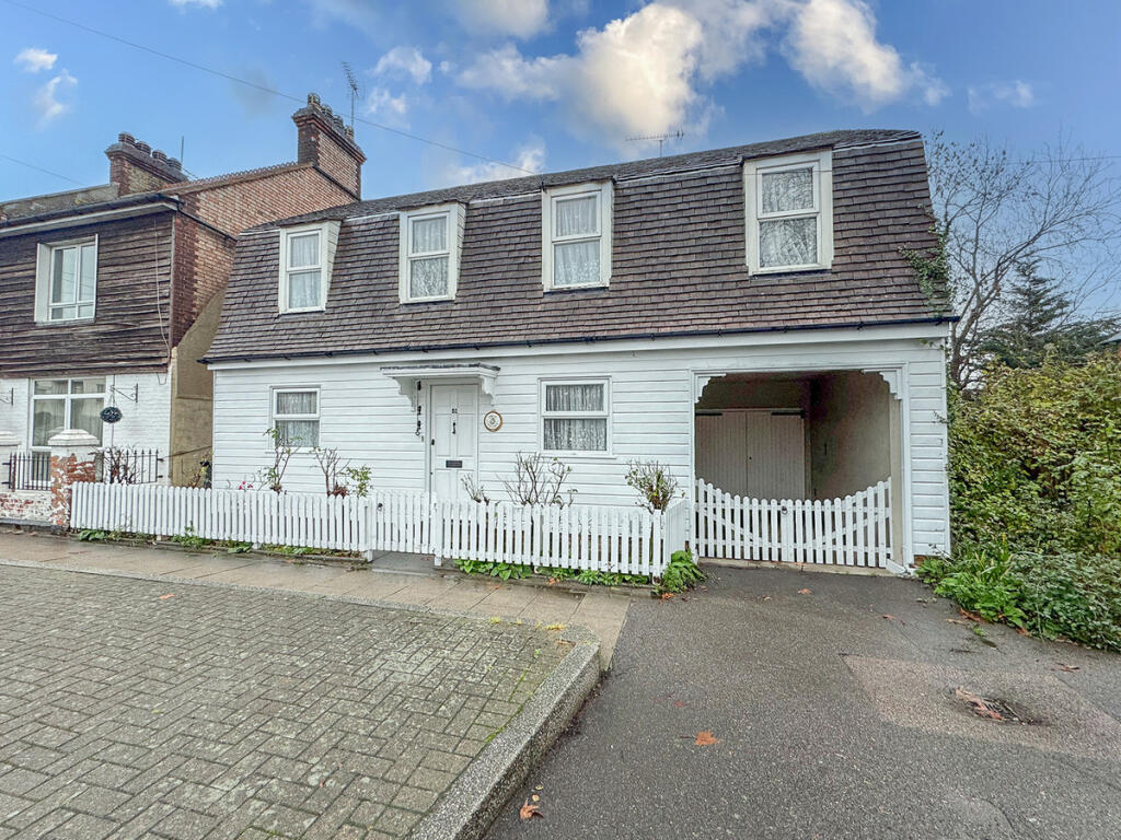 Main image of property: South Street, Rochford, SS4 1