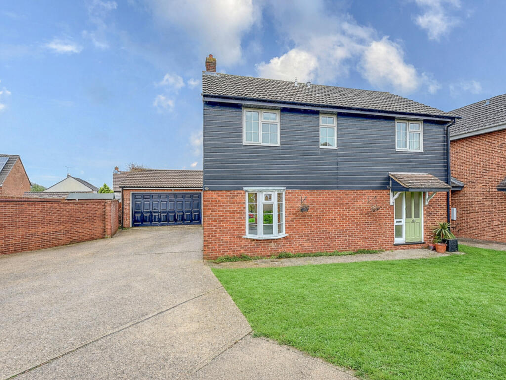 Main image of property: Hever Close, Hockley, SS5 4