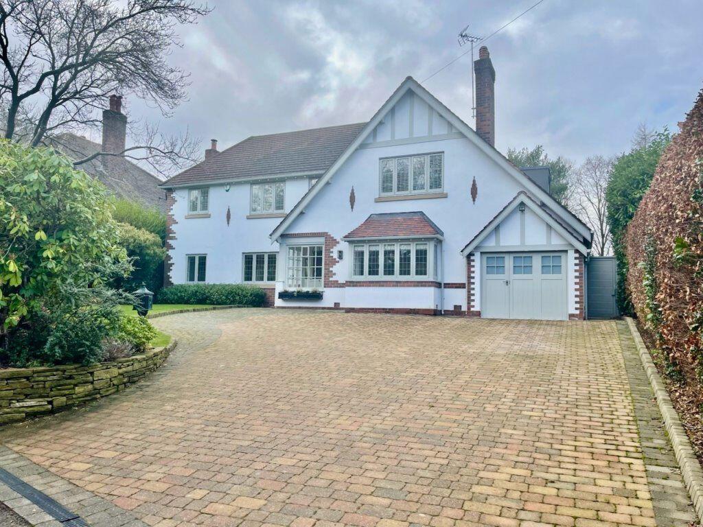 Main image of property: 30 Macclesfield Rd, Prestbury, SK10 4BN