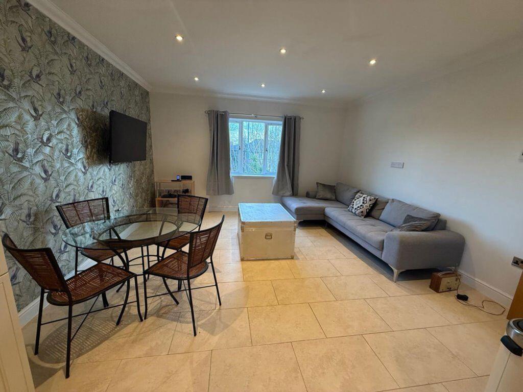 Main image of property: Wilmslow Rd,  Didsbury, Manchester. M20 3QR