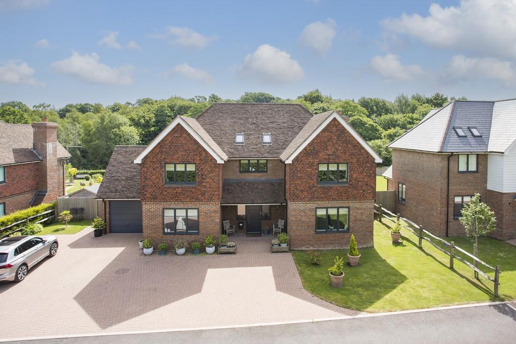 5 bedroom detached house for sale in Clackhams Lane, Crowborough, TN6