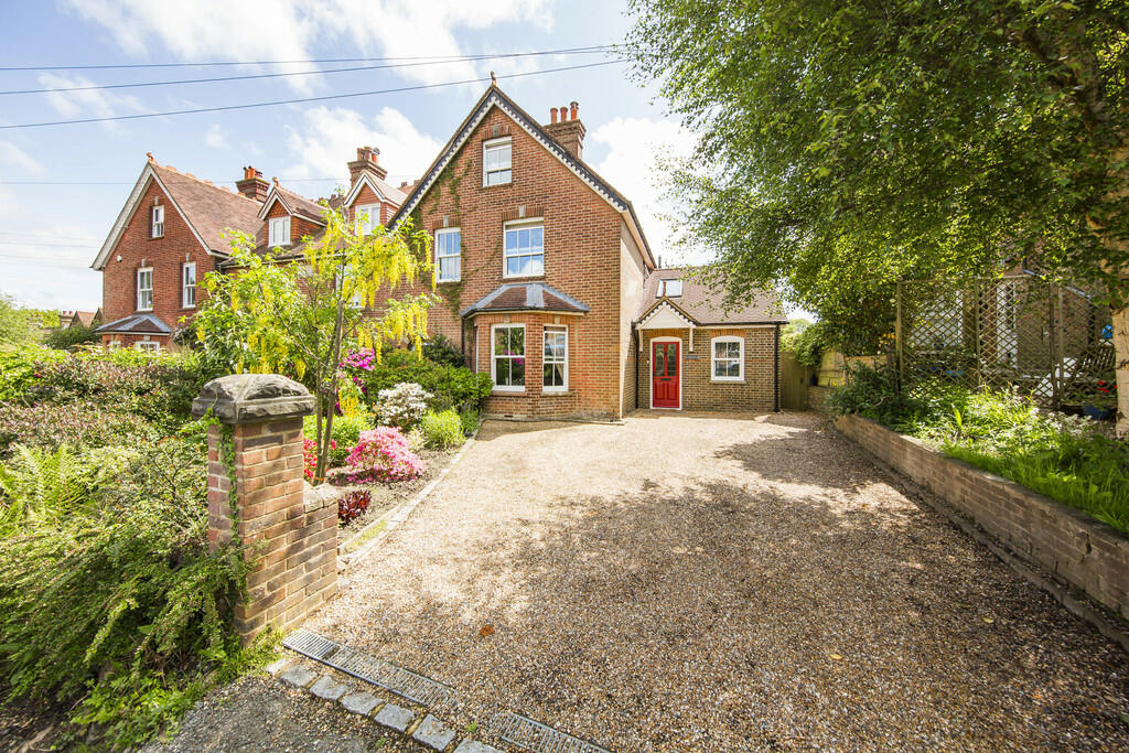 4 bedroom end of terrace house for sale in Pilmer Road, Crowborough, TN6