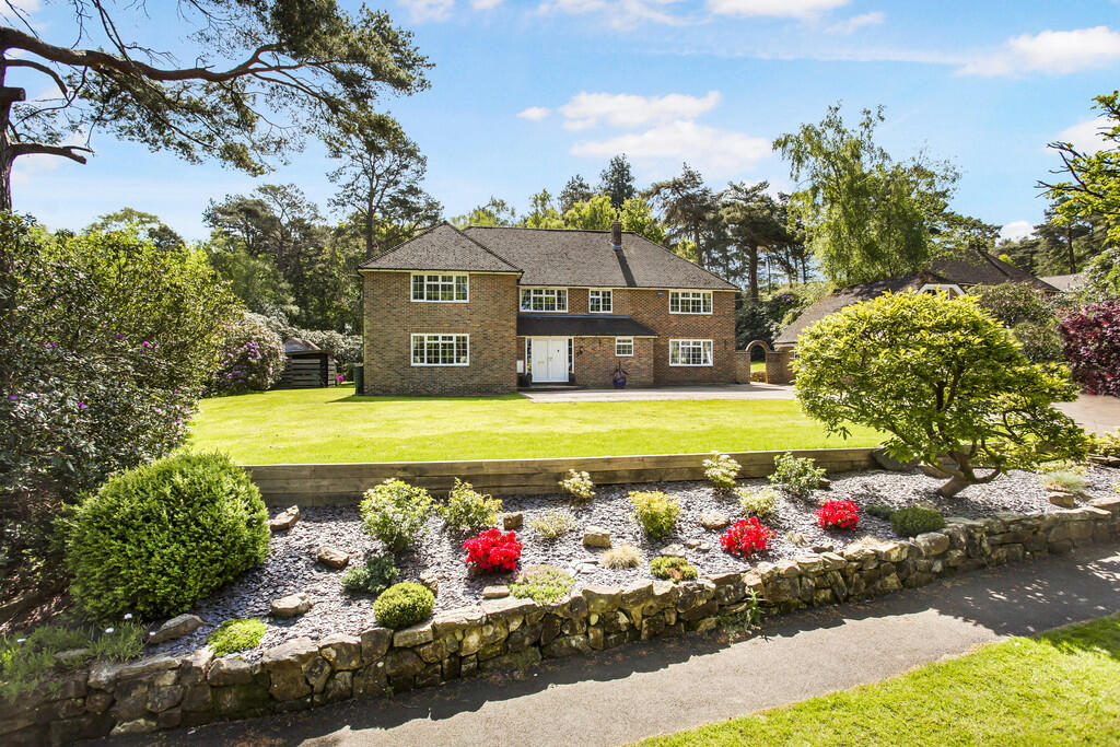 5 bedroom detached house for sale in Goldsmiths Avenue, Crowborough, TN6