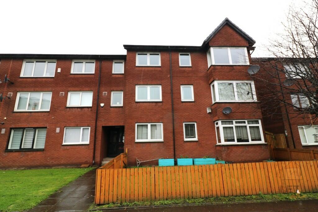 2 bedroom flat for rent in Main Street, Glasgow, G40