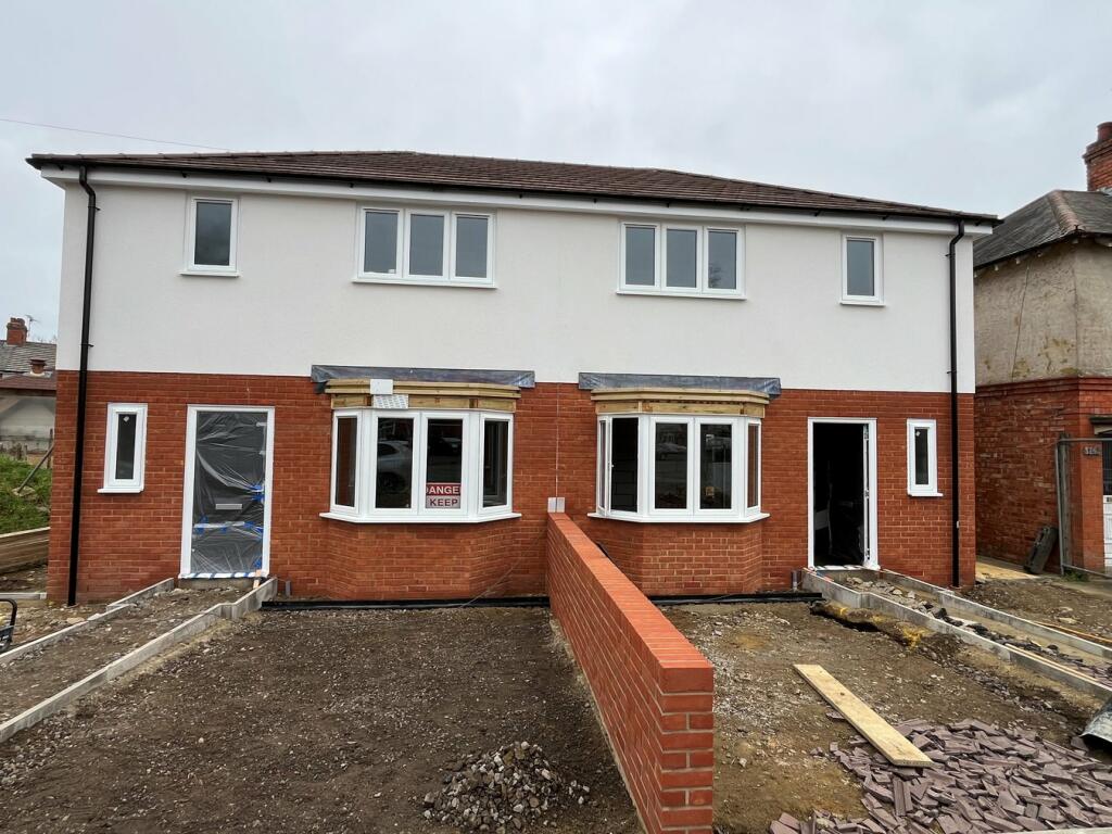 3 bedroom semidetached house for sale in Westfield Avenue, Rushden, NN10