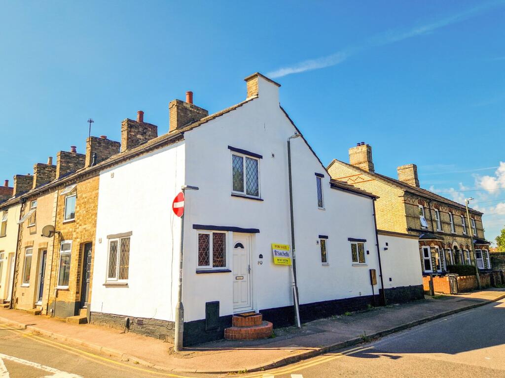 3 bedroom end of terrace house for sale in Rose Lane, Biggleswade, SG18