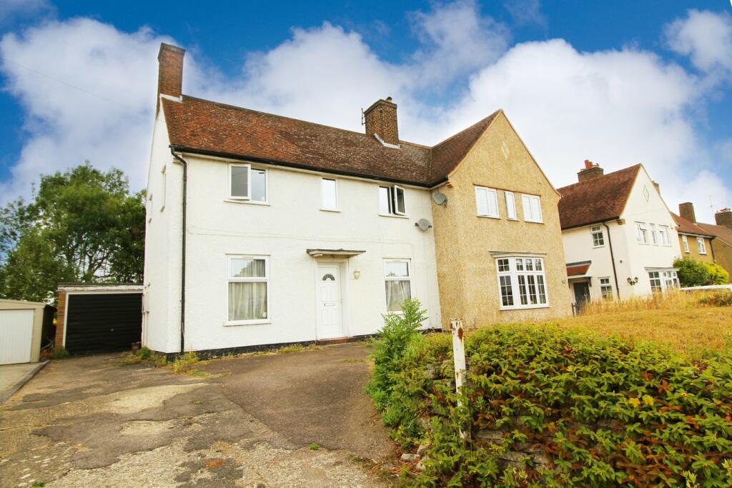3 bedroom semidetached house for sale in Icknield Way, Letchworth