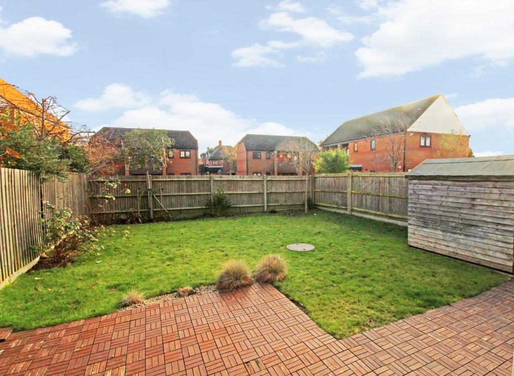 3 bedroom semidetached house for sale in Hartington Place, Letchworth