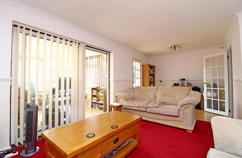 3 bedroom terraced house for sale in Yardley, Letchworth Garden City, SG6