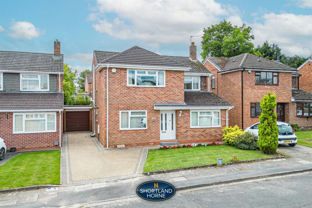 3 bedroom detached house for sale in Lonscale Drive, Styvechale Grange