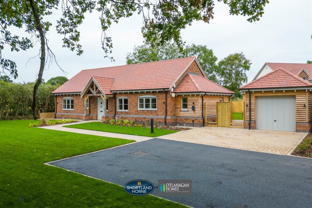 3 bedroom detached bungalow for sale in Wall Hill Road, Corley