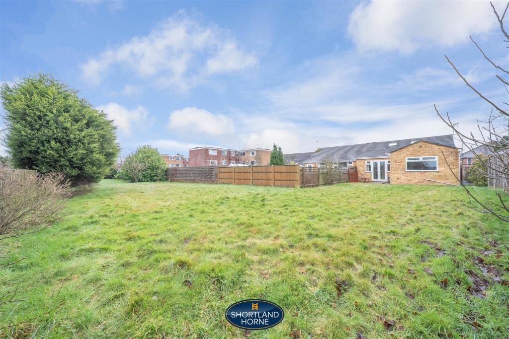 3 bedroom semidetached bungalow for sale in Upper Eastern Green Lane