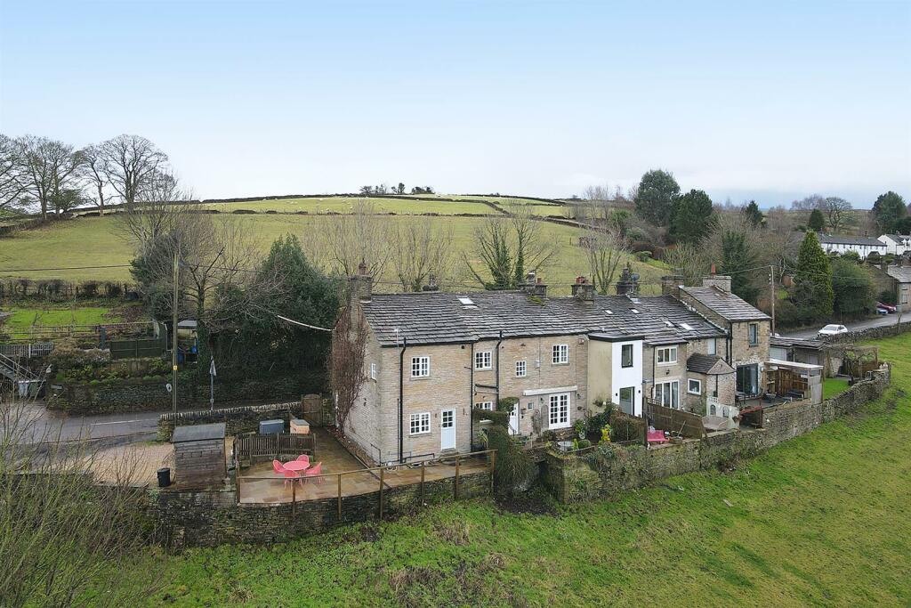 2 bedroom end of terrace house for sale in Hawkins Lane, Rainow