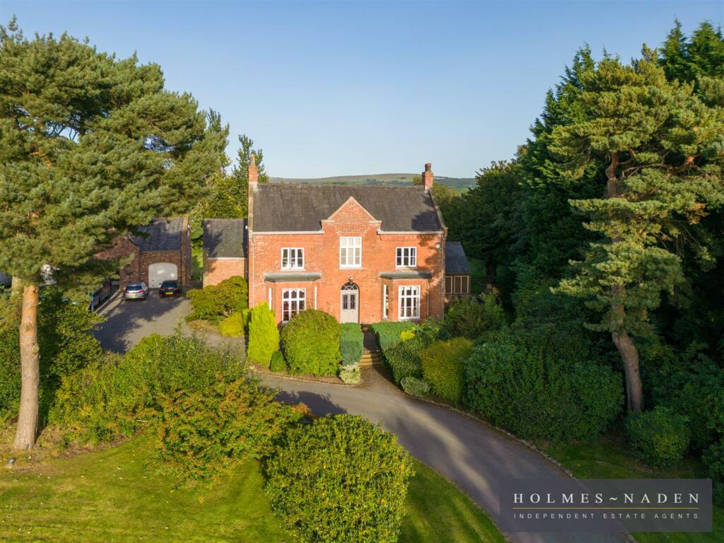 5 bedroom detached house for sale in London Road, Adlington, SK10