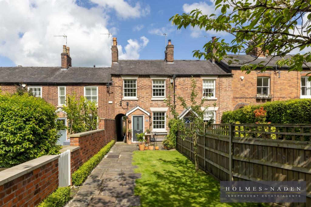 3 bedroom terraced house for sale in Bollin Grove, Prestbury