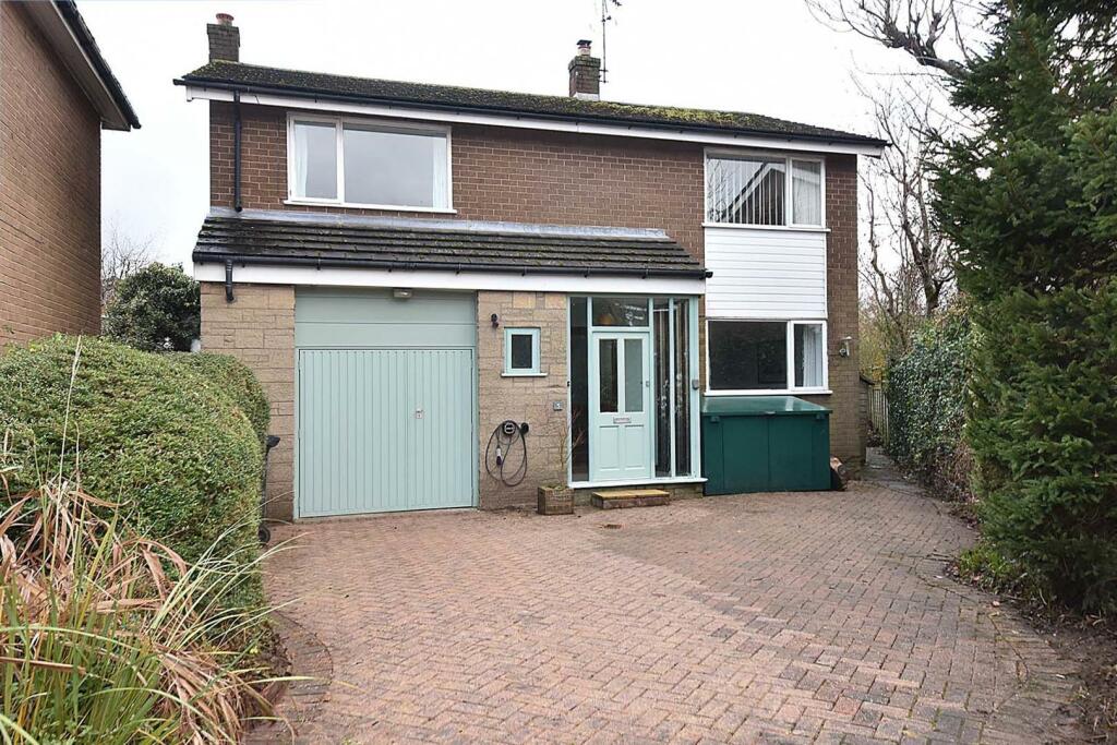 4 bedroom detached house for sale in Lincoln Close, Rainow, SK10