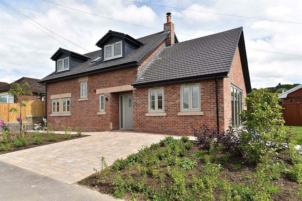 3 bedroom detached house for sale in Highfield Road, Bollington,, SK10