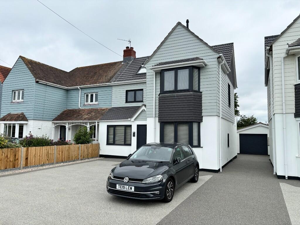 Main image of property: Portsmouth Road, Lee-On-The-Solent, Hampshire, PO13