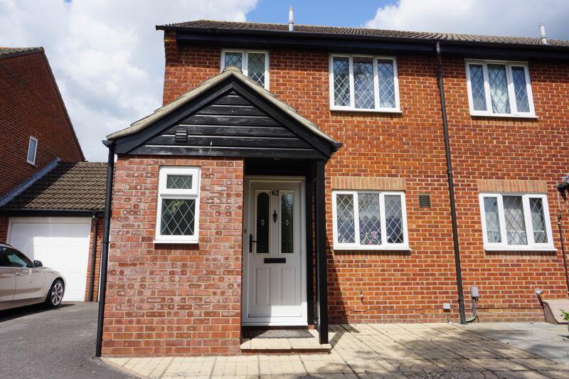 3 bedroom semidetached house for sale in Scrivens Mead, Thatcham, RG19