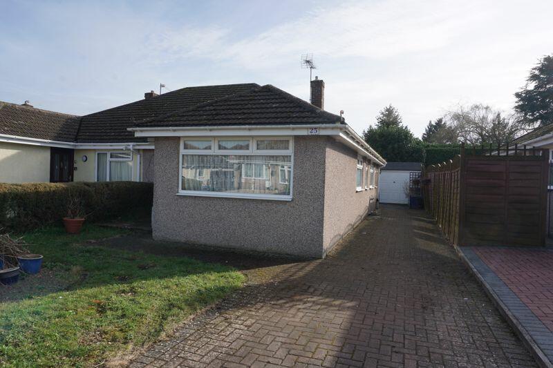 3 bedroom semidetached bungalow for sale in Barfield Road, Thatcham, RG18