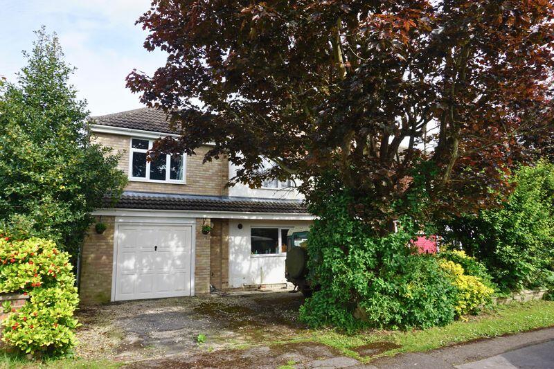 5 bedroom detached house for sale in The Henrys, Thatcham, RG18