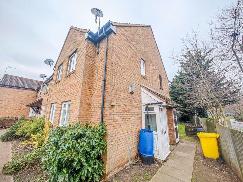 Studio flat for sale in Bertrand Way, North Thamesmead, SE28