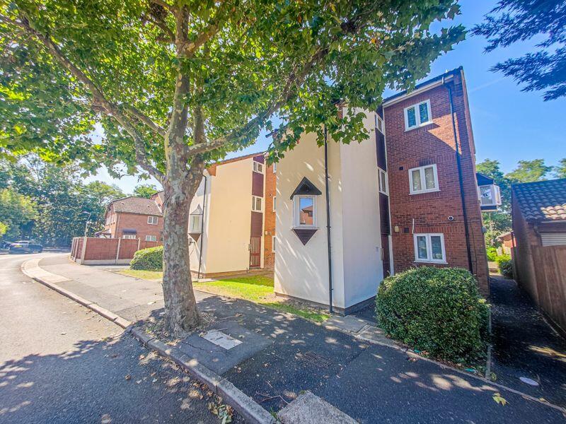 Studio flat for sale in Chadwick Way, North Thamesmead, SE28