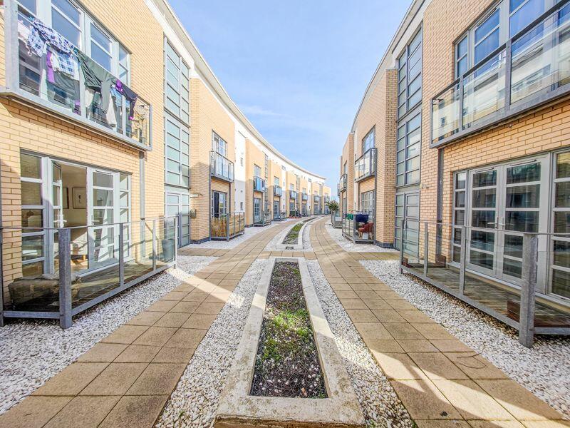 2 bedroom penthouse for sale in Thames Reach, West Thamesmead, SE28