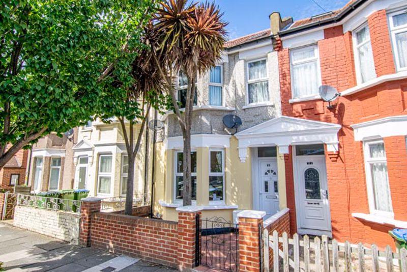 3 bedroom terraced house for sale in Benares Road, Plumstead, SE18