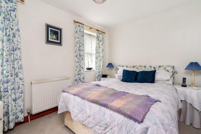 3 bedroom semidetached house for sale in Bois Moor Road, Chesham, HP5