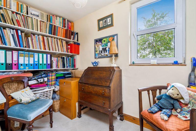 3 bedroom semidetached house for sale in Bois Moor Road, Chesham, HP5