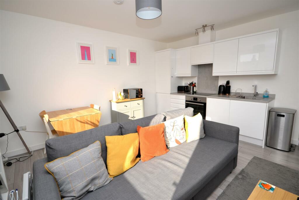1 bedroom apartment for sale in Victoria Street, Basingstoke, RG21