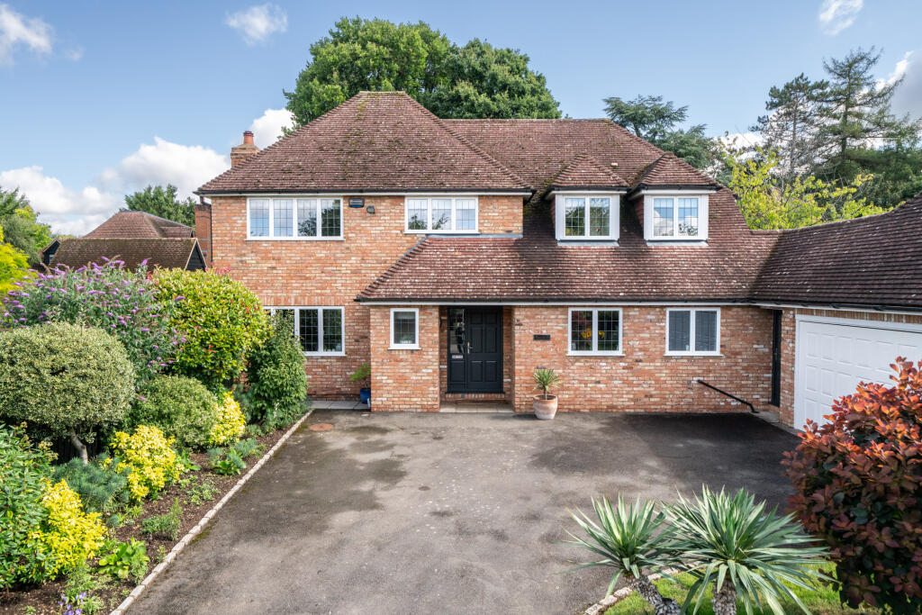 4 bedroom detached house for sale in Valentine Way, Chalfont St. Giles, HP8