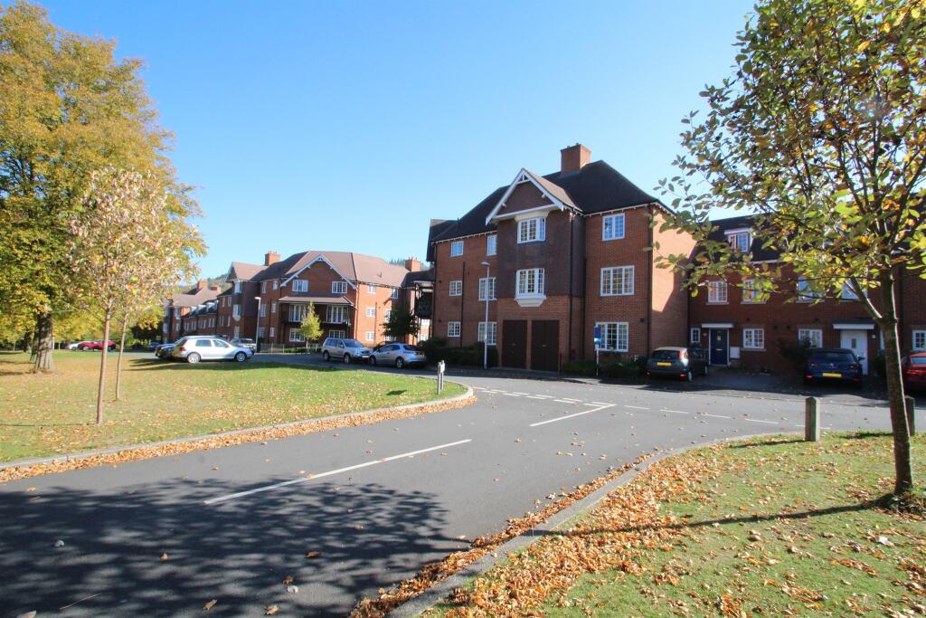2 bedroom apartment for sale in Wroughton Road, Wendover, Aylesbury, HP22
