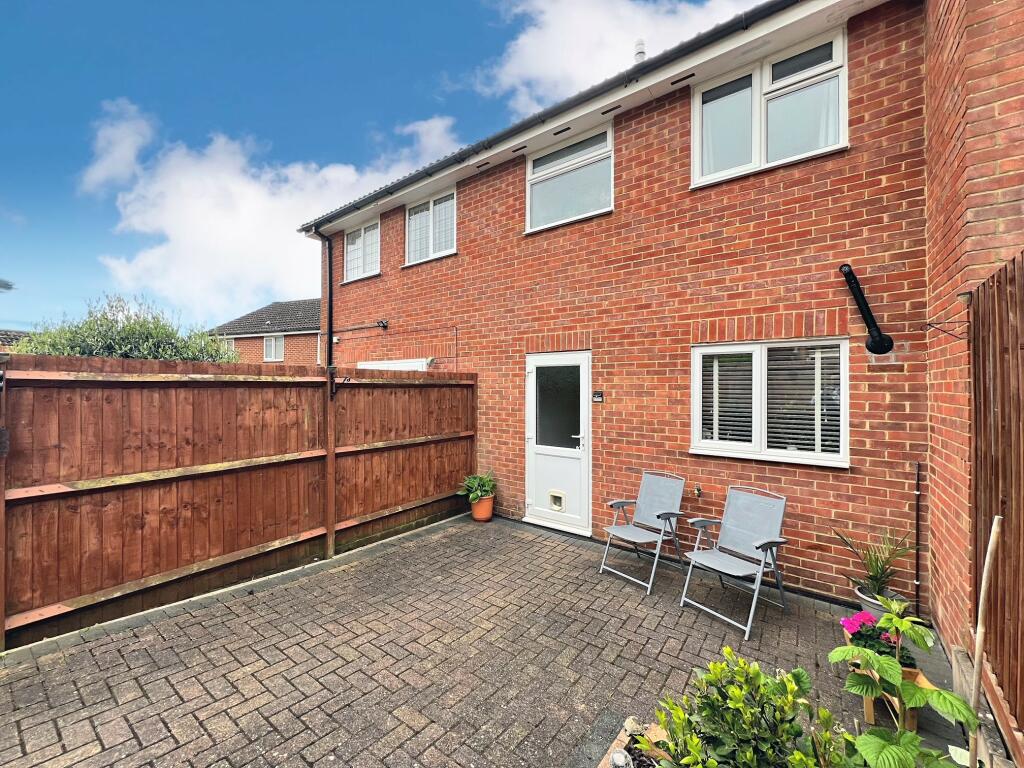 2 bedroom terraced house for sale in Old Tring Road, Wendover