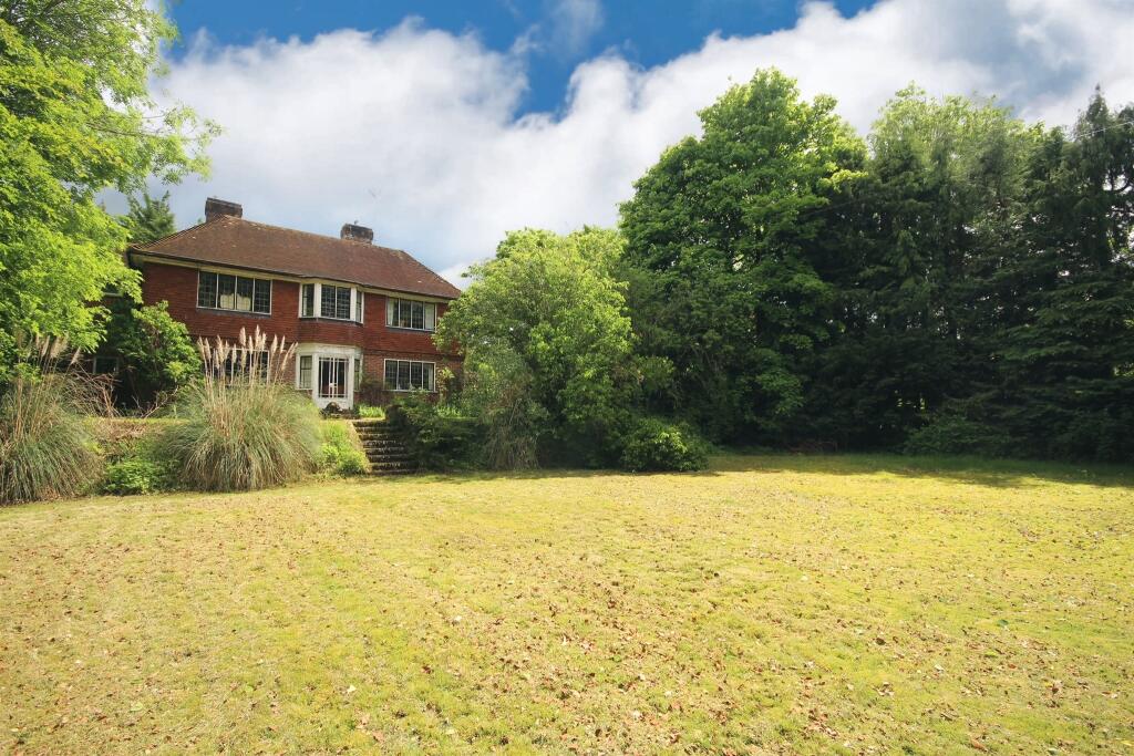 5 bedroom detached house for sale in Hale Road, Wendover, Aylesbury, HP22