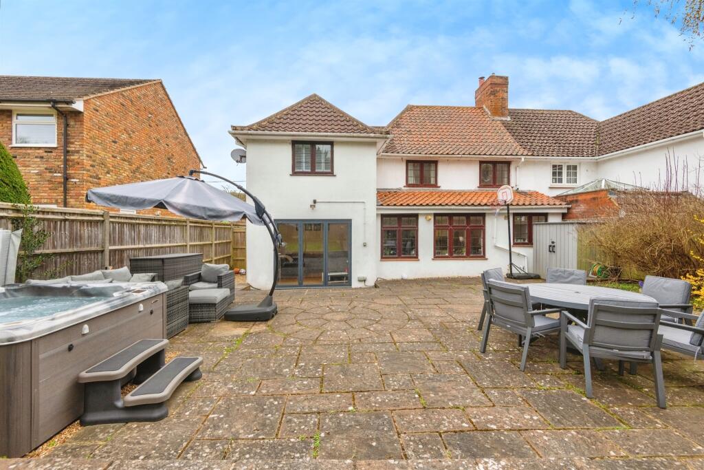 Main image of property: Ellesborough Road, Little Kimble, Aylesbury