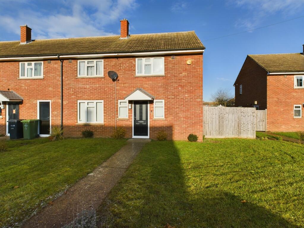 3 bedroom end of terrace house for sale in Beech Avenue, Upper Marham