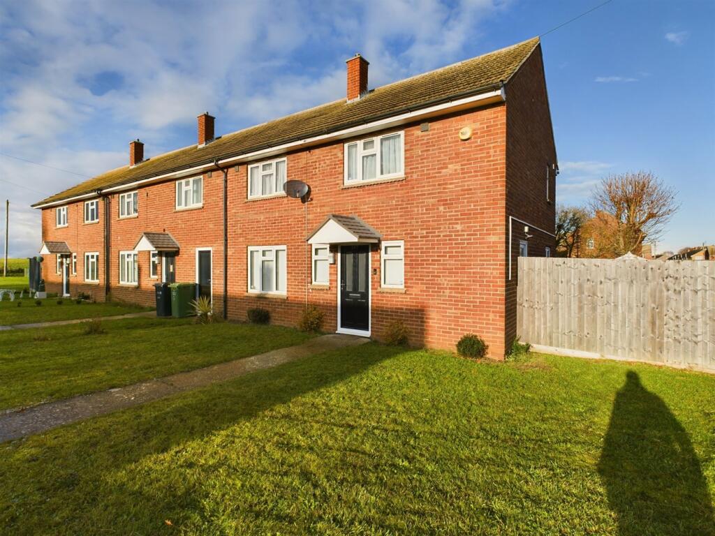 3 bedroom end of terrace house for sale in Beech Avenue, Upper Marham