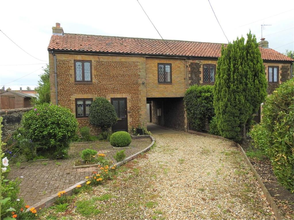 3 bedroom semidetached house for sale in Downham Market, PE38